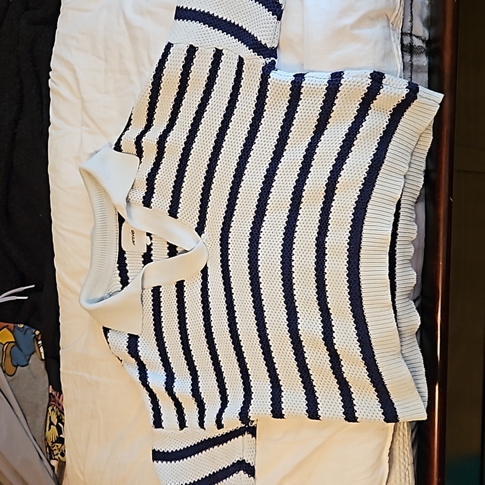 Women's cropped Aerie Sweater
